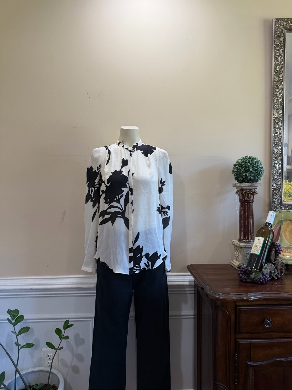 Joie Classic Black & White Floral Button-Up Silk Blouse